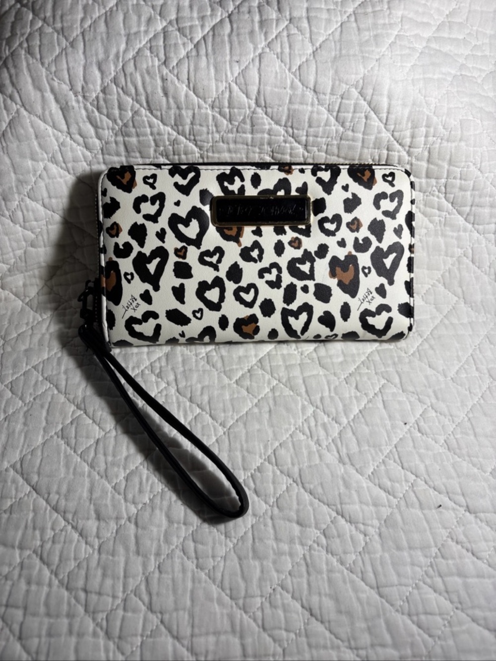 Betsey Johnson Leopard Heart Print Zip Around Wallet Wristlet Strap Card ID Slot
